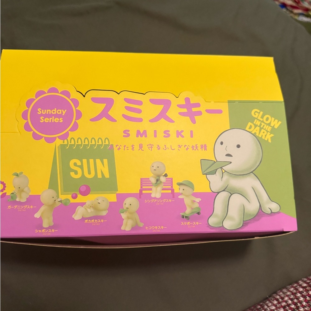 SMISKI Sunday Series Glow-in-the-Dark Figure Box only  2 left!!